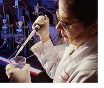 印(yin)染用尿素(sù)生産廠家(jia) 印染用尿(niao)素生産廠(chang)家