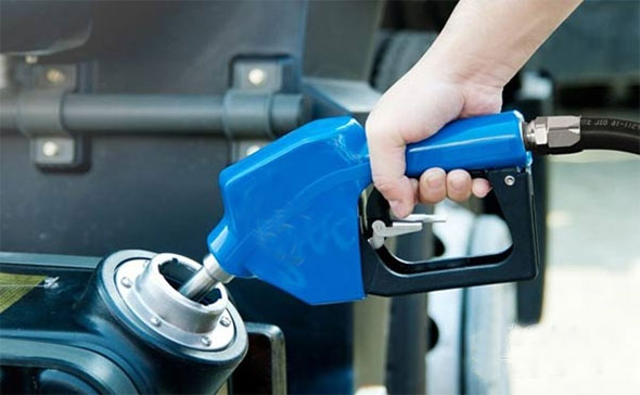 車用(yòng)尿素加注時需(xu)防雜質防溢出(chu)