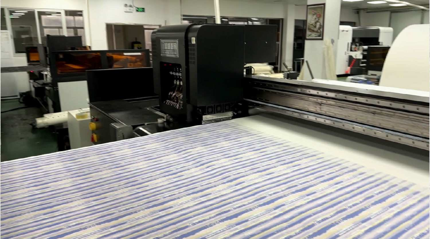 影響(xiang)數碼印花機打印(yìn)圖案邊緣清晰度(du)的因素