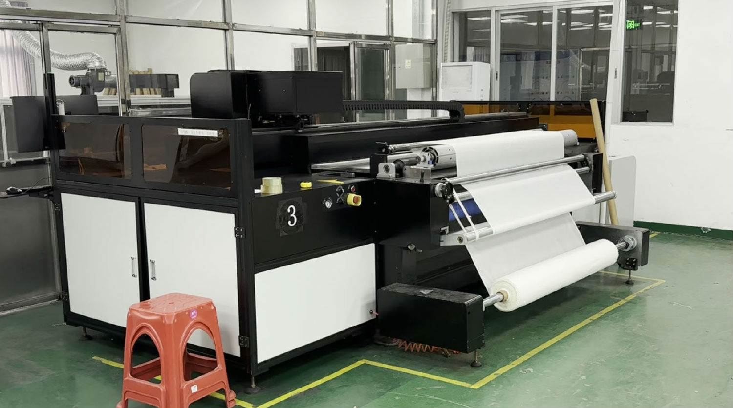 數碼印(yìn)花機長(zhǎng)時間運(yun)行如何(he)确保精(jing)度和分(fen)辨率?