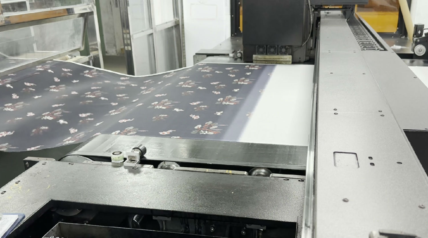 數碼(ma)印花機步(bù)進校準的(de)步驟