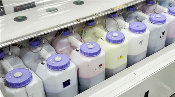 數碼直噴印花(huā)機打印圖案顔色(se)不夠亮怎麽解決(jue)?