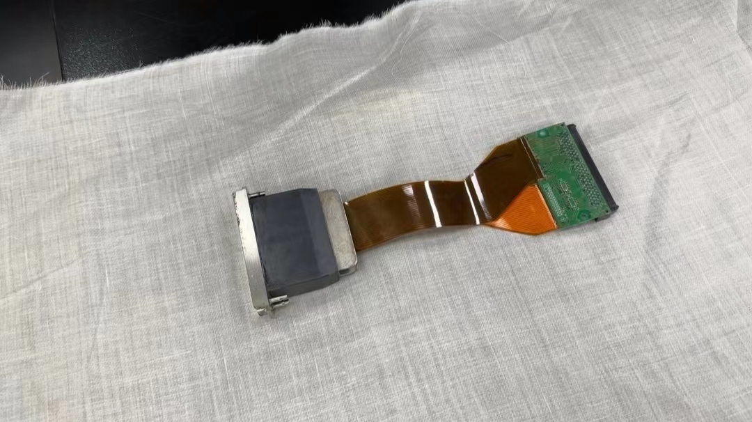 數碼印花(huā)機墨水幹在(zài)噴頭上如何(hé)清洗?