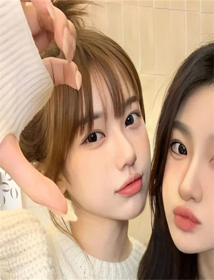 《窗户上的血手印#少女怪谈》美学价值重构分析：艺术美感与审美特征探讨